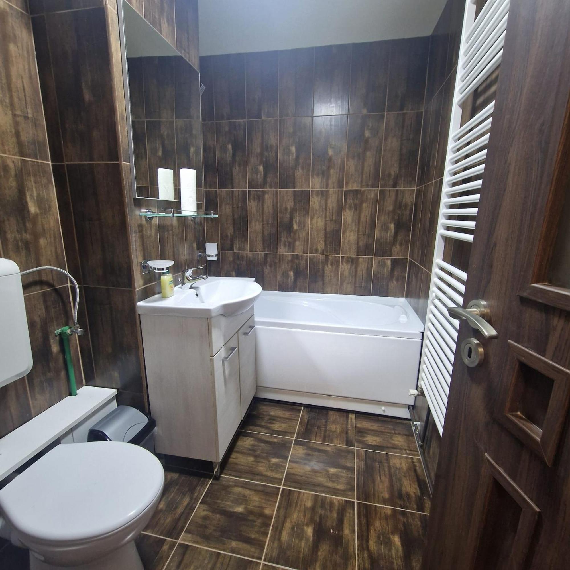 Apartament Iulius 3 Manastire Куртя-де-Арджеш Экстерьер фото